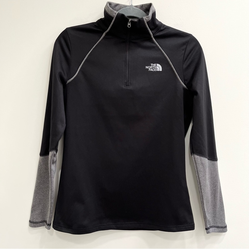 Woman’s North Face fleece lined black gray 1/4 zip pullover size small